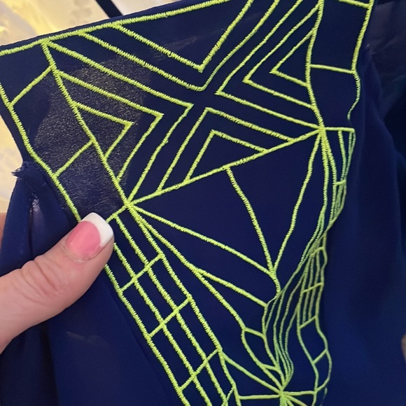 Blue and neon green tank top - Picture 2 of 5